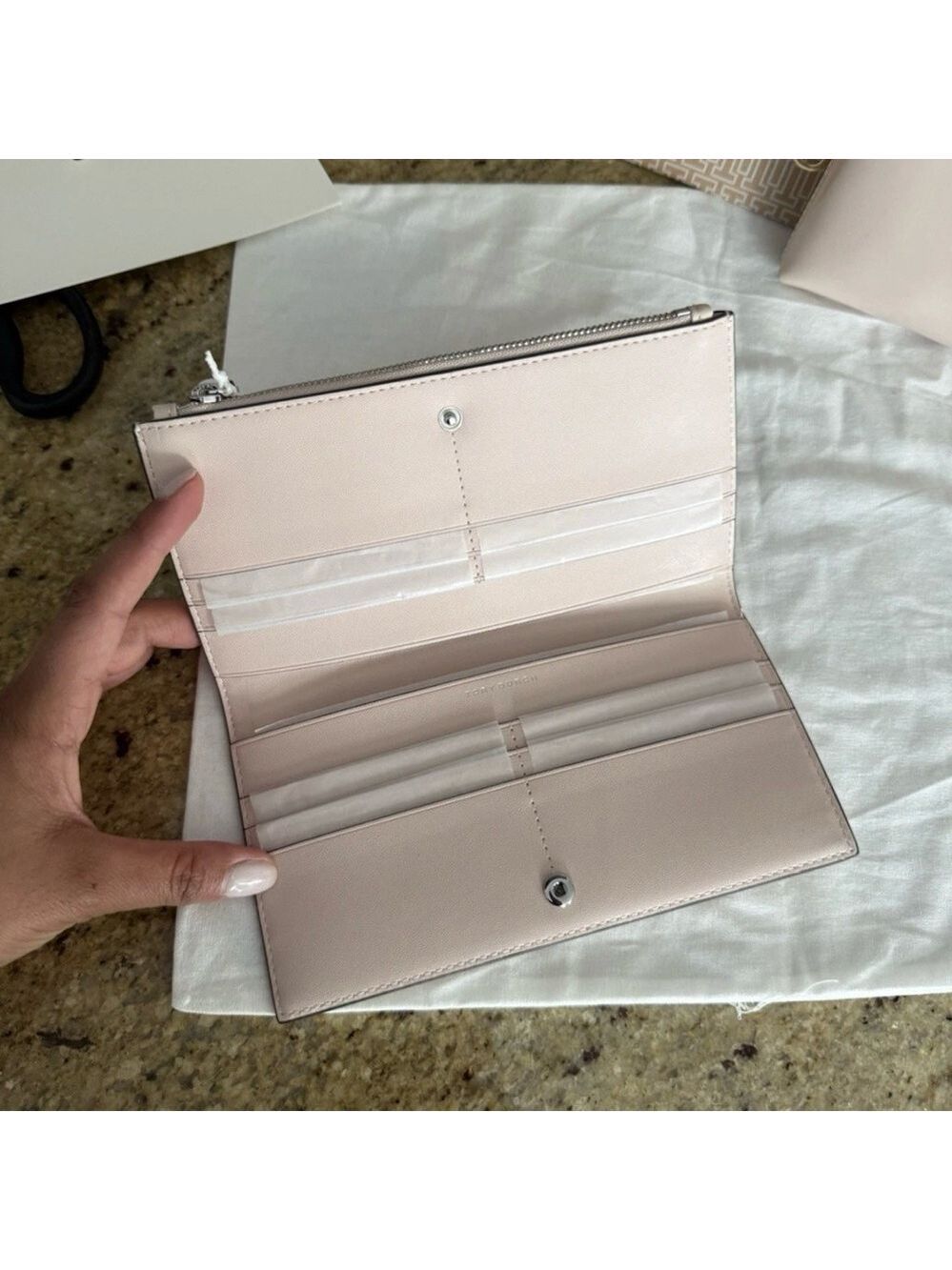 New Tory Burch bake flat Leather Wallet in soft pink - Picture 5 of 5